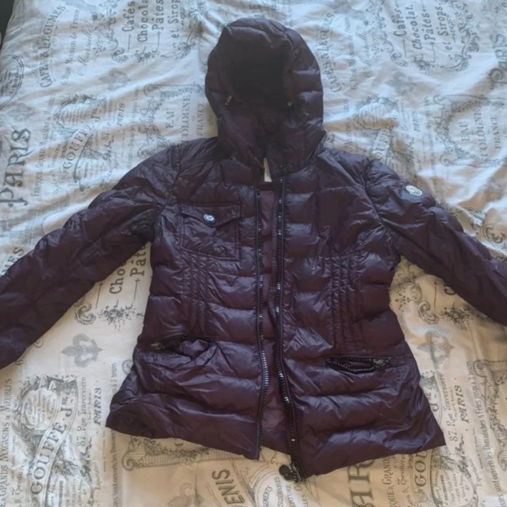 Moncler Women Coat Size 4 price is firm